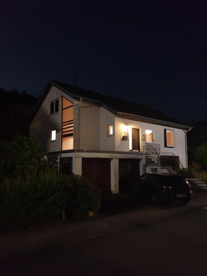 Andinas Ferienwohnung In Ruhiger Lage Direkt Am Wald Wilnsdorf Bagian luar foto